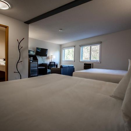 Bedrock Motel Mayo Екстер'єр фото
