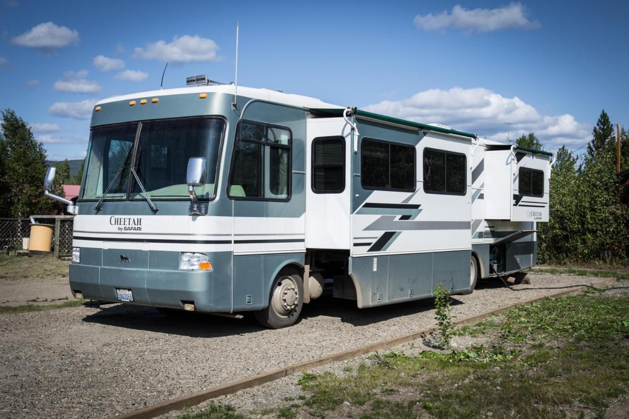 Bedrock Motel Mayo Екстер'єр фото