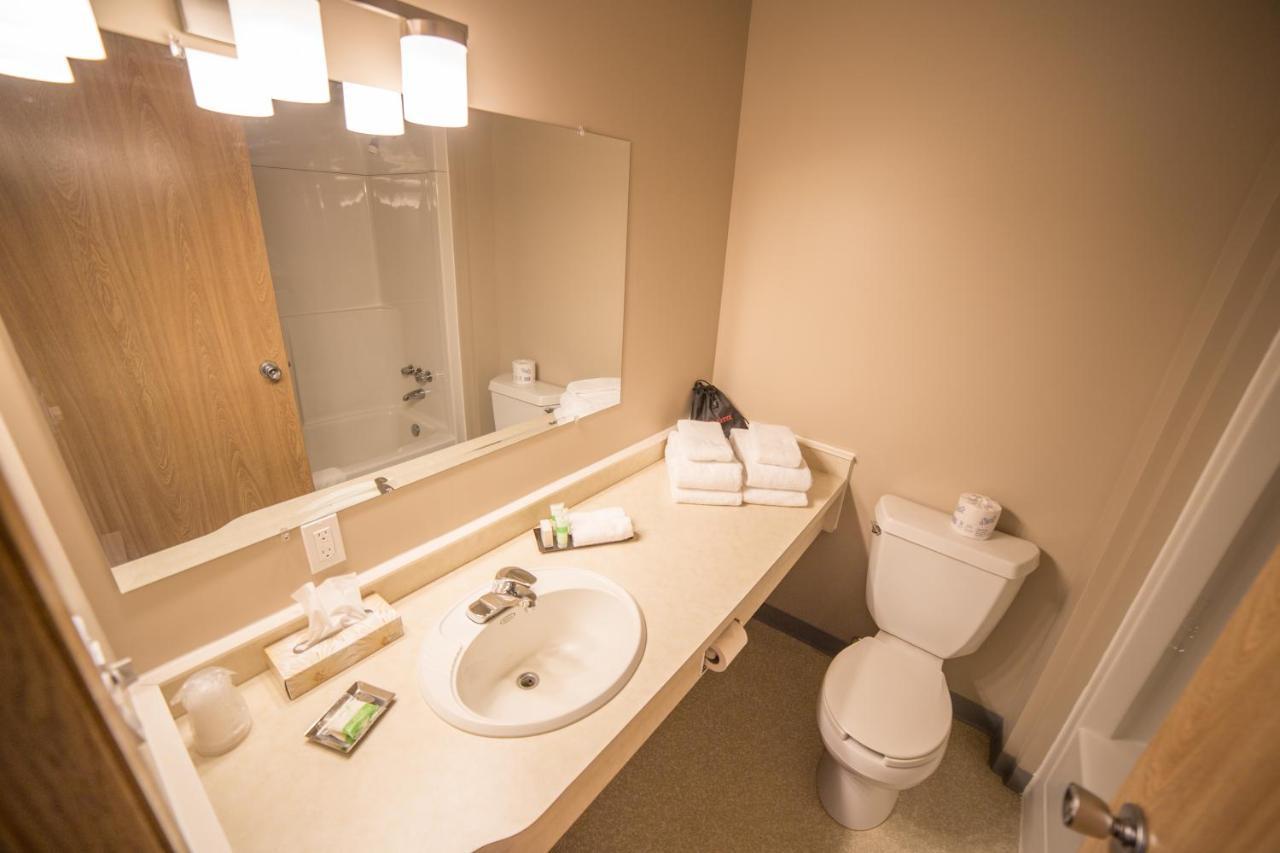 Bedrock Motel Mayo Екстер'єр фото