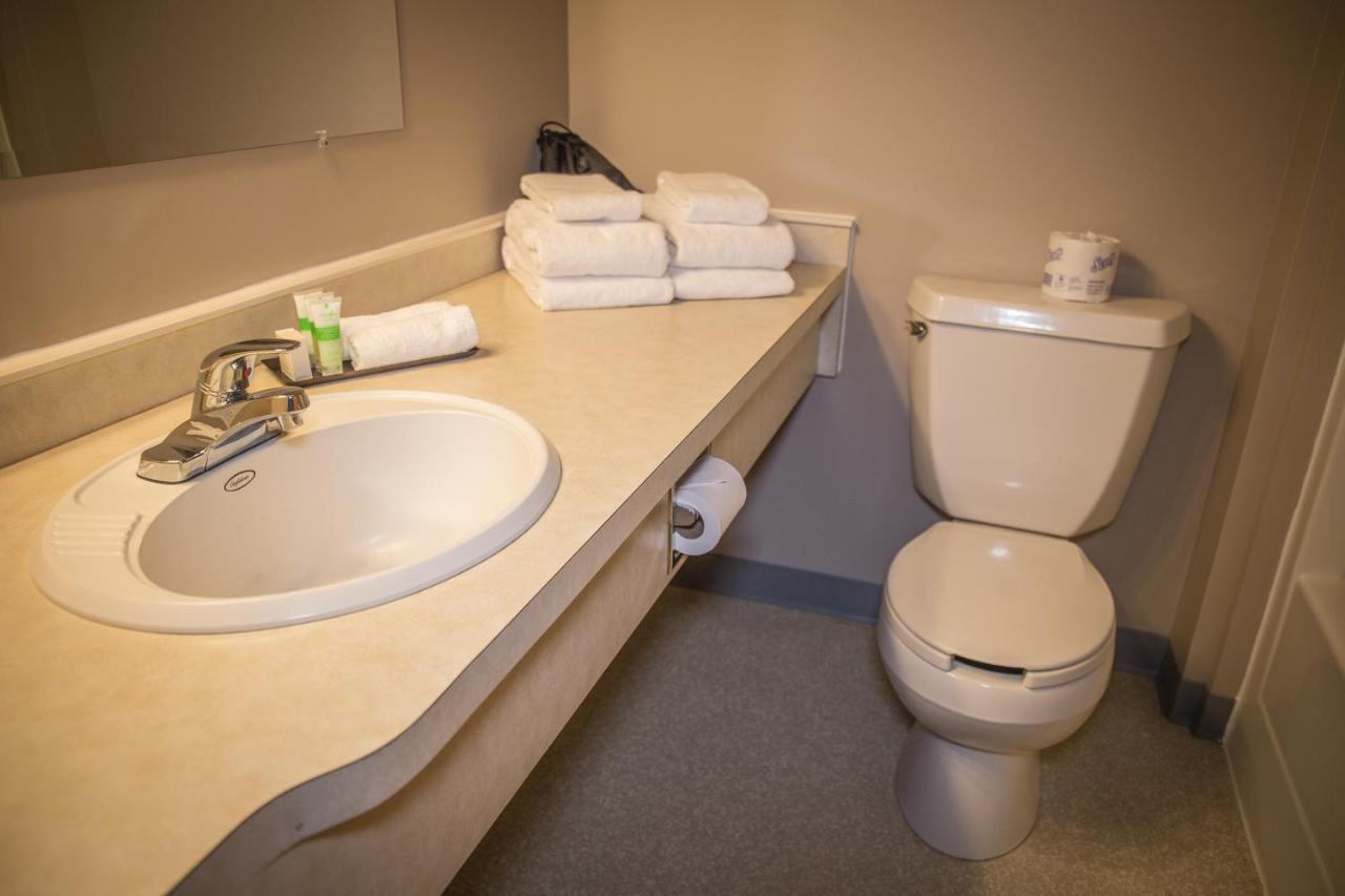Bedrock Motel Mayo Екстер'єр фото